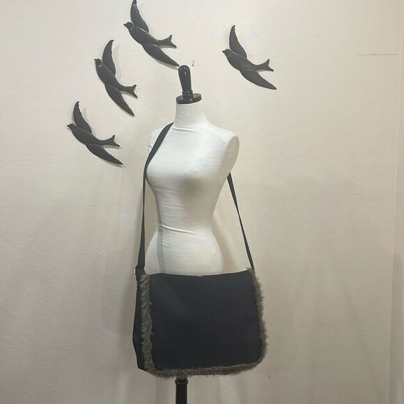 Saks Fifth Avenue Black Nylon Laptop Messenger Bag Faux Fur Trim & Coin Purse - Picture 1 of 8